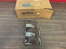 1975 1976 1977 1978 FORD LTD GALAXIE LH PARKING LIGHT BEZEL TRIM 826 picture
