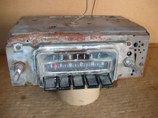 1967 PONTIAC TEMPEST/GTO - OEM PUSHBUTTON AM RADIO #7298802 - PARTS OR RESTORE picture