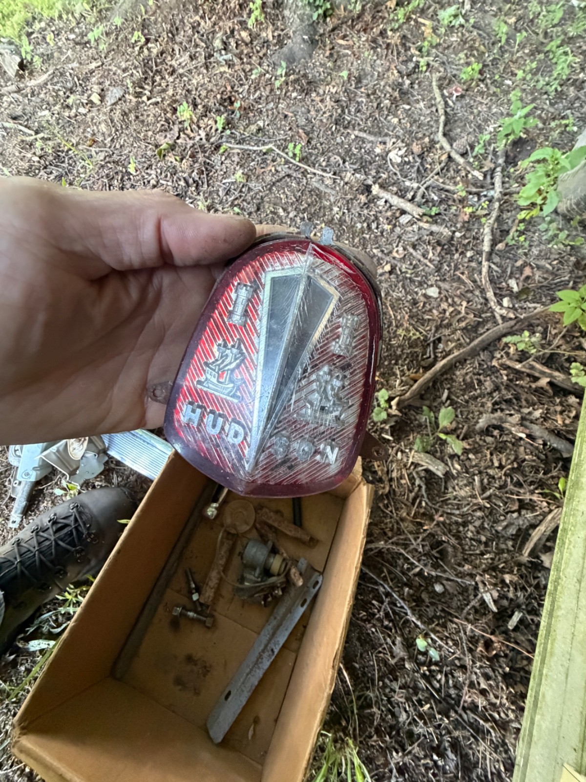 HUDSON HORNET PACEMAKER SUPER SIX  COMMODORE STEPDOWN GRILLE EMBLEM AND HOUSING