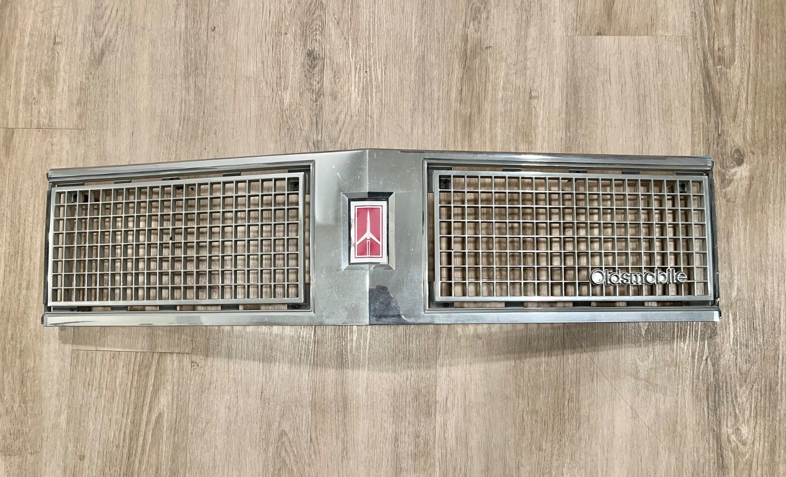 1984 Oldsmobile 98 Ninety Eight Grille PLEASE READ