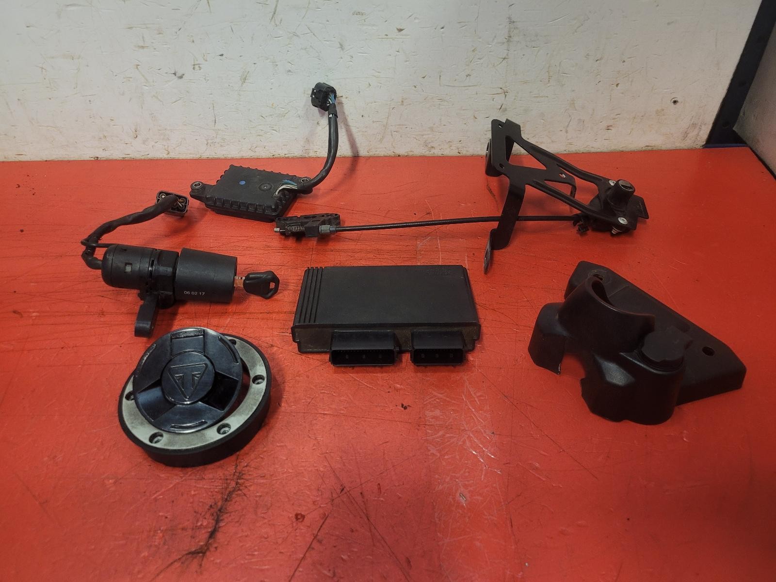 TRIUMPH TIGER 800 LOCK SET 2018