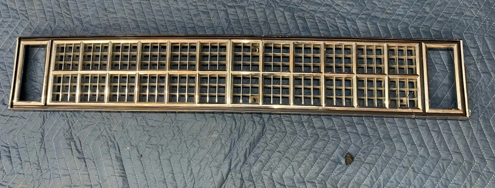 1975 1976 1977 1978 1979 Chevrolet Nova Front Grill Oem DAMAGE