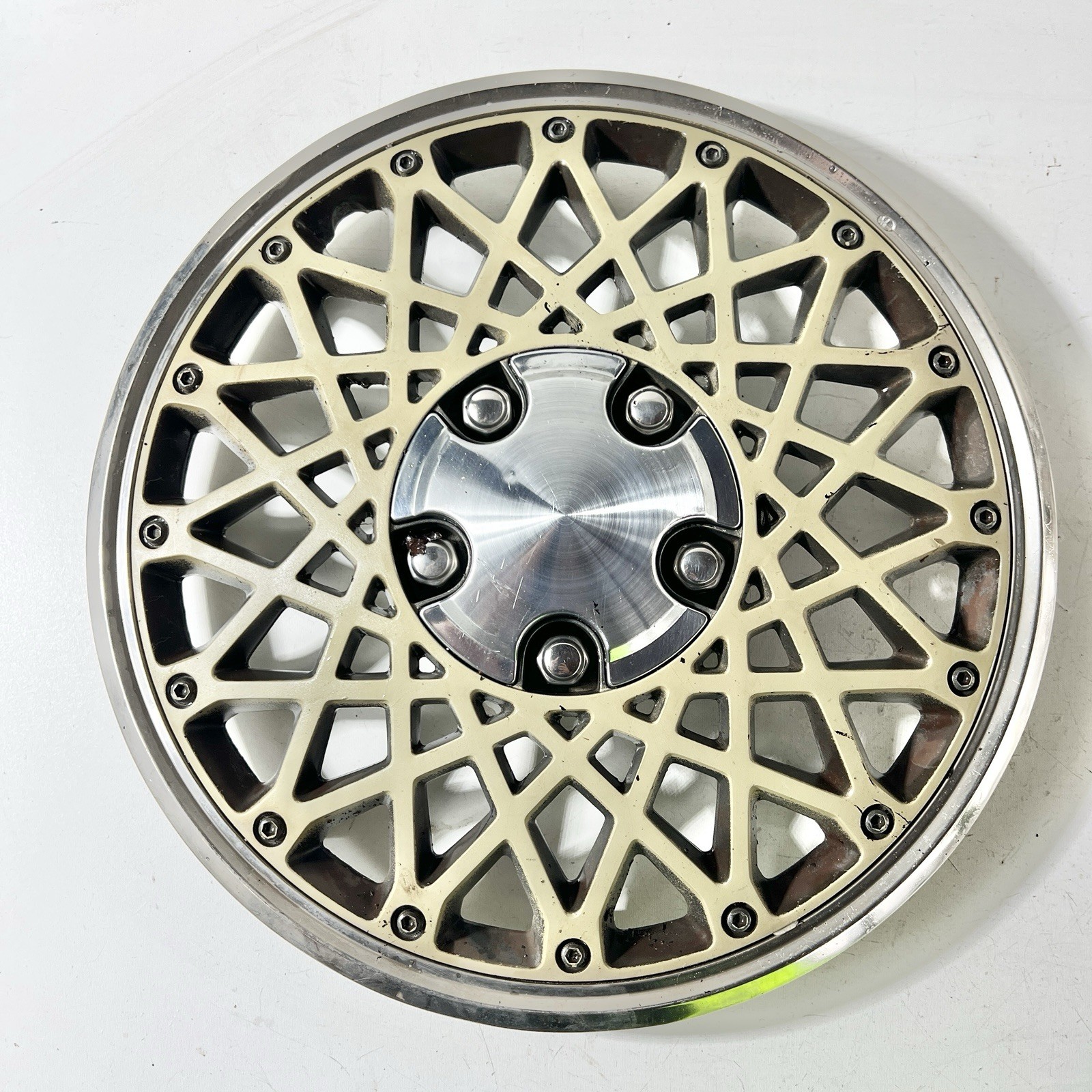 Chevy Caviler Acadian Chevette Hubcap 13 1982 1983 1984 1985 1986 1987  14032476