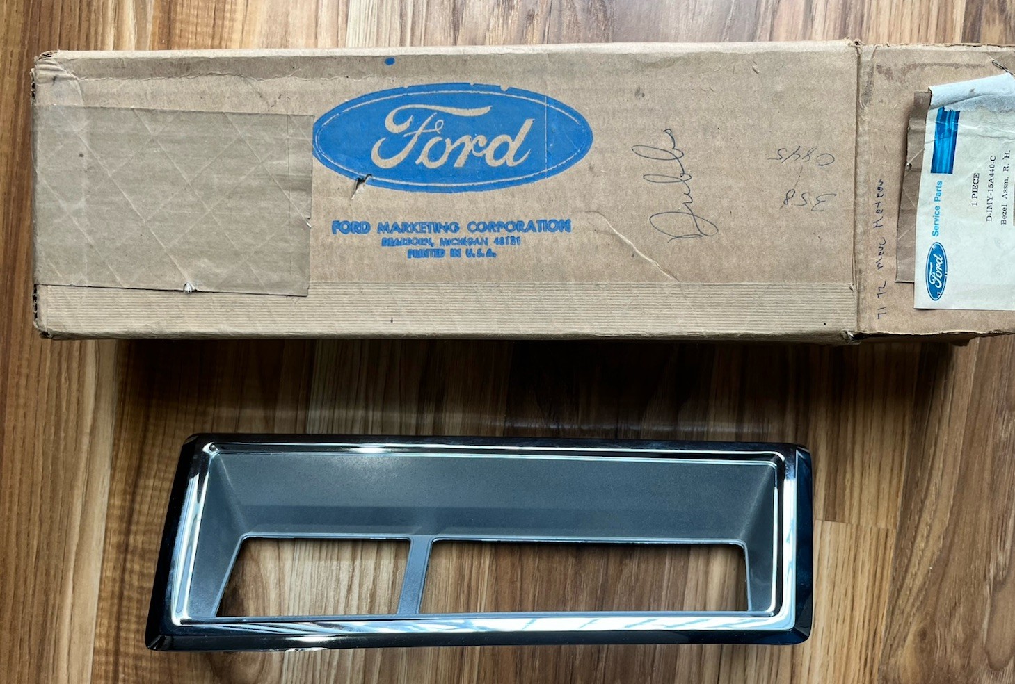 1971-72 mercury meteor rear bezel right hand D-IMY-15A440-C NOS d1mb-15a479-aa
