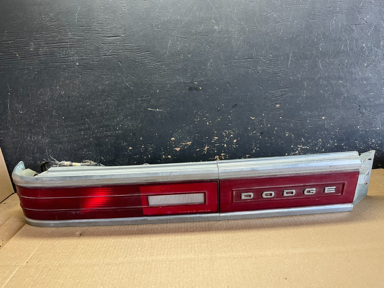 1988-1993 Dodge Dynasty Left+ Center Trunk Tail Light Lamp Panel Oem AA6011 DG