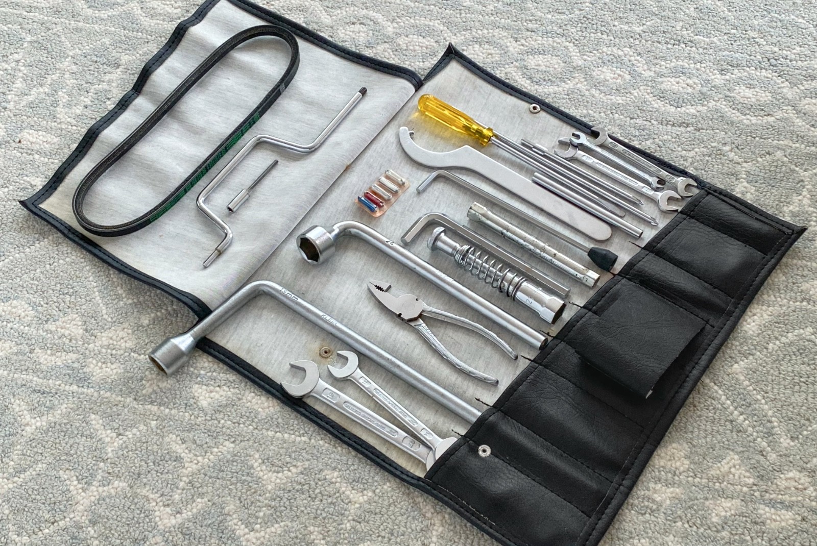 1988-1989 Porsche 911 930 Tool Kit Toolkit COMPLETE 