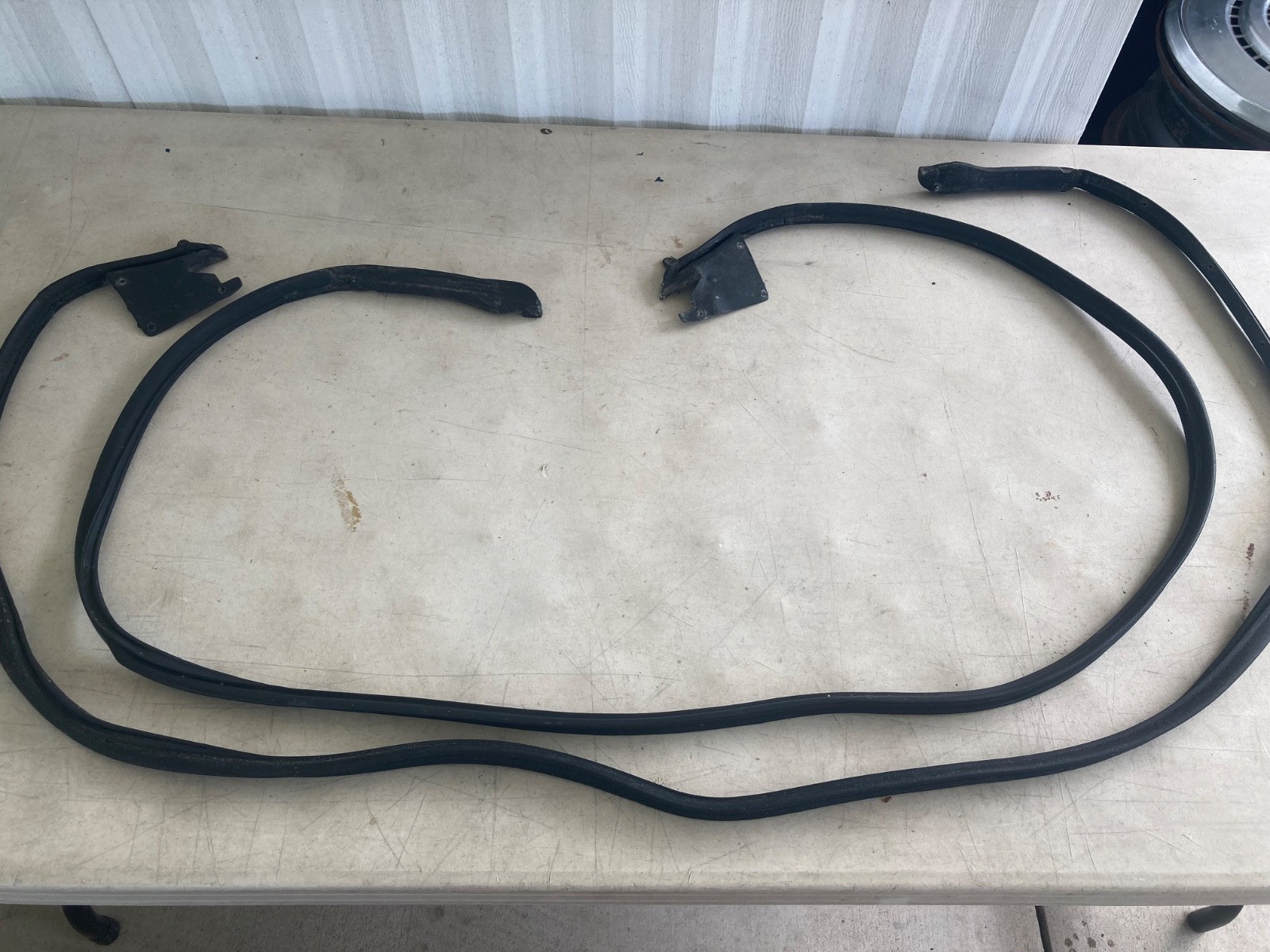 1967 Lincoln Continental 2-Door Only Door Weatherstrip Rubber R & L Pair