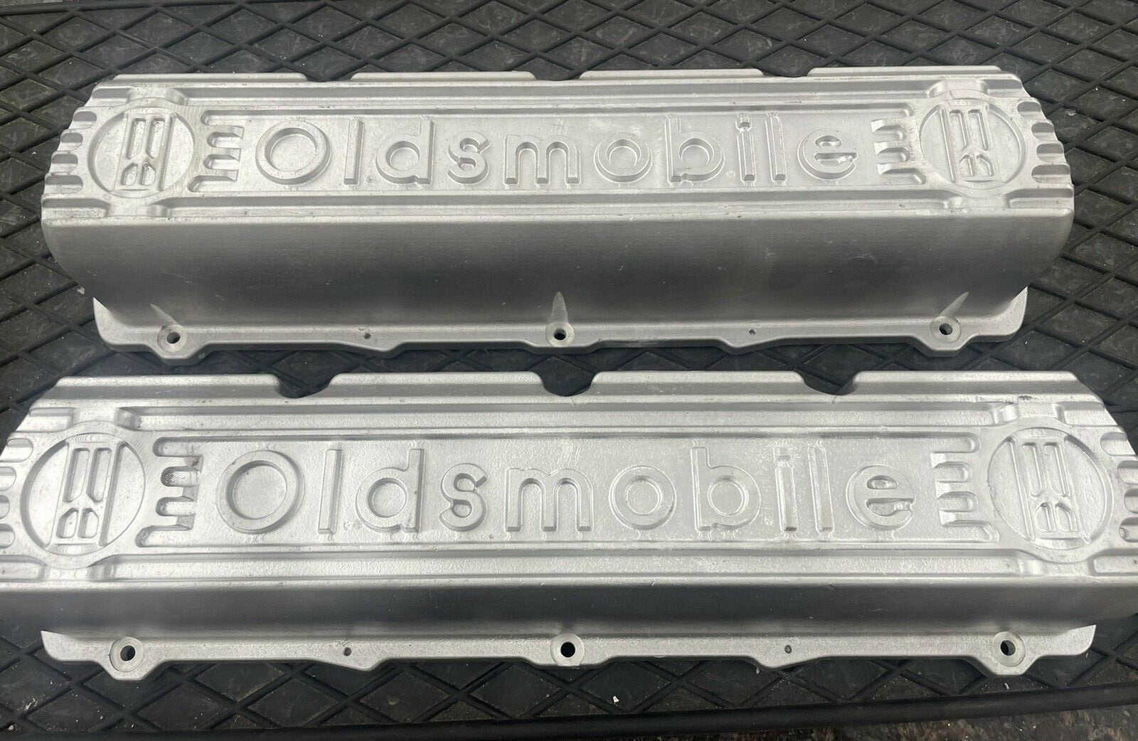 OLDSMOBILE GM PERFORMANCE RACING QUALITY ALUMINUM VALVE COVERS PR 22525295 DISCO