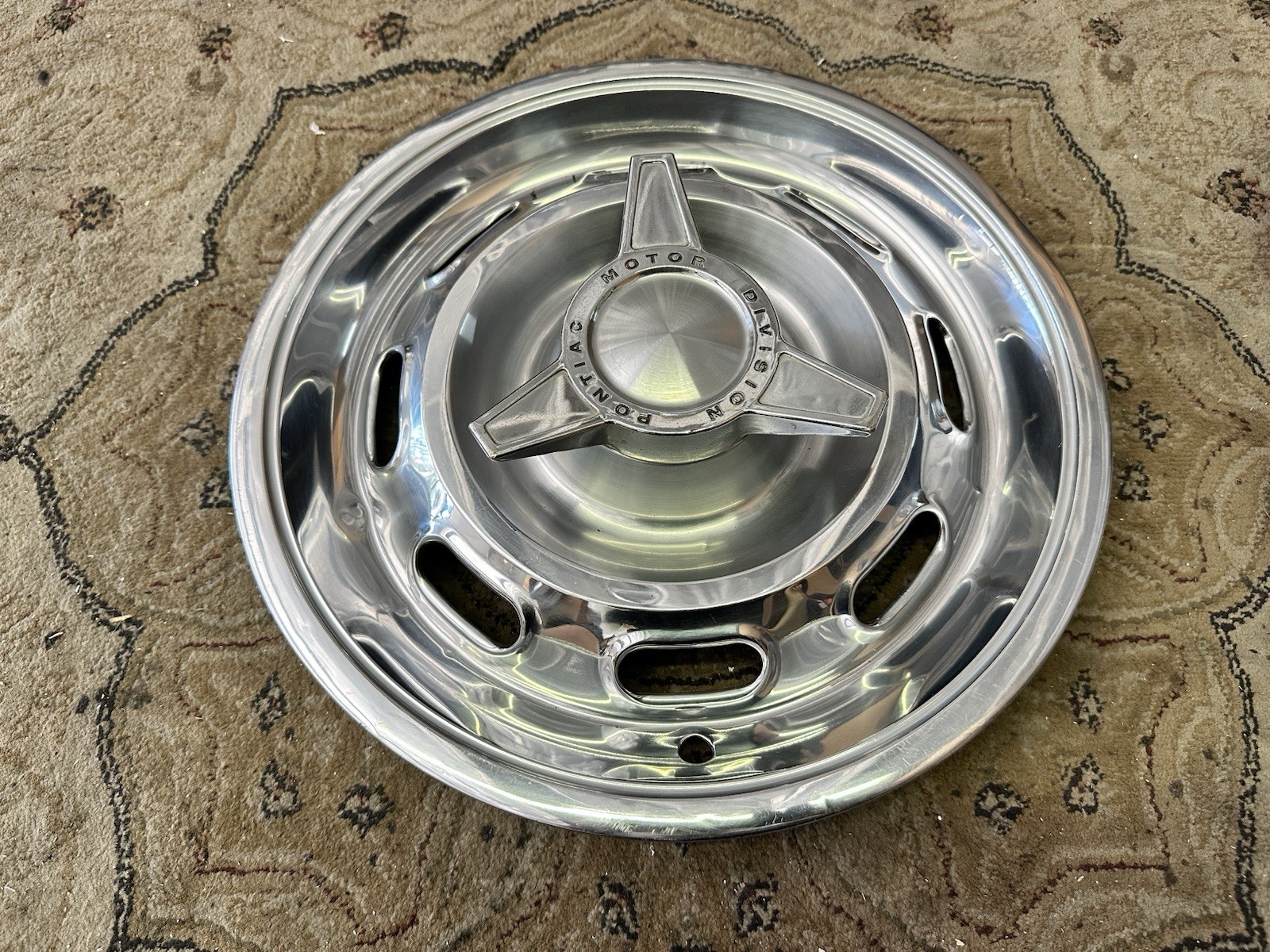 64 1964 Pontiac GTO Lemans Tempest spinner Single (1) hubcap Nice original