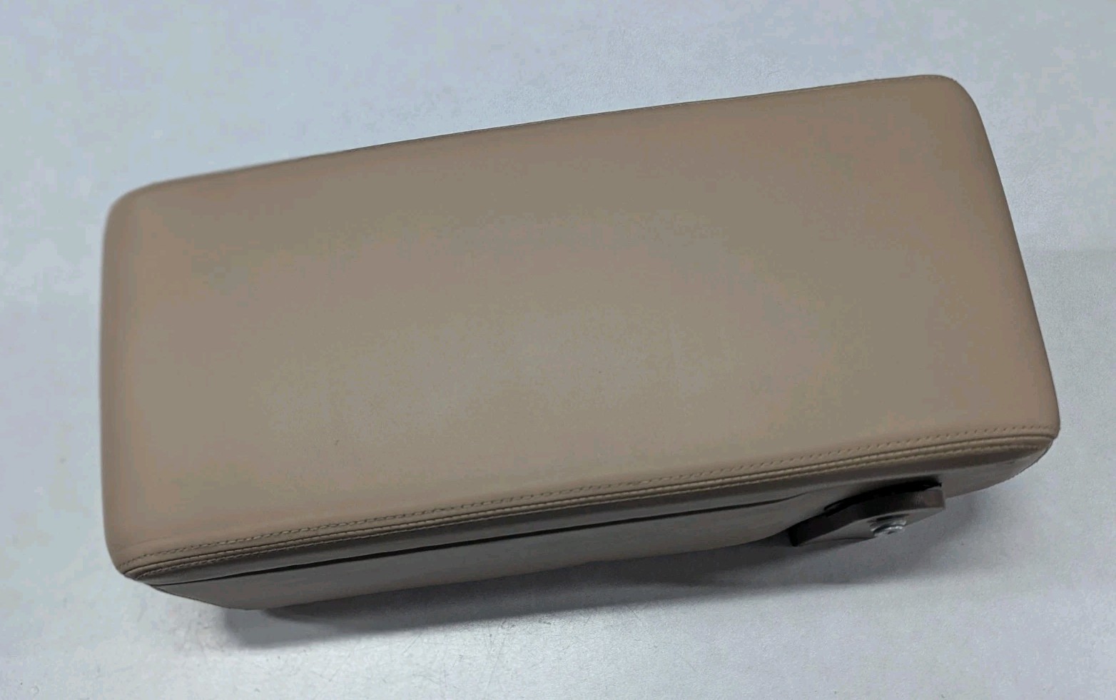 92-96 BUICK ROADMASTER LIGHT TAN / BEIGE CENTER CONSOLE CUP HOLDER ARMREST
