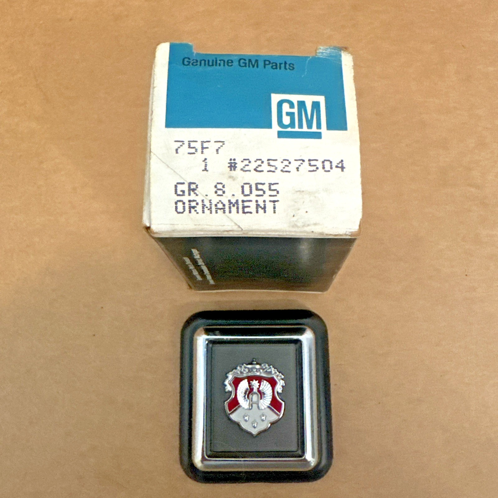 NOS 85-90 Oldsmobile Ninety Eight  98 Regency Trunk Lock Cover Emblem 20548655
