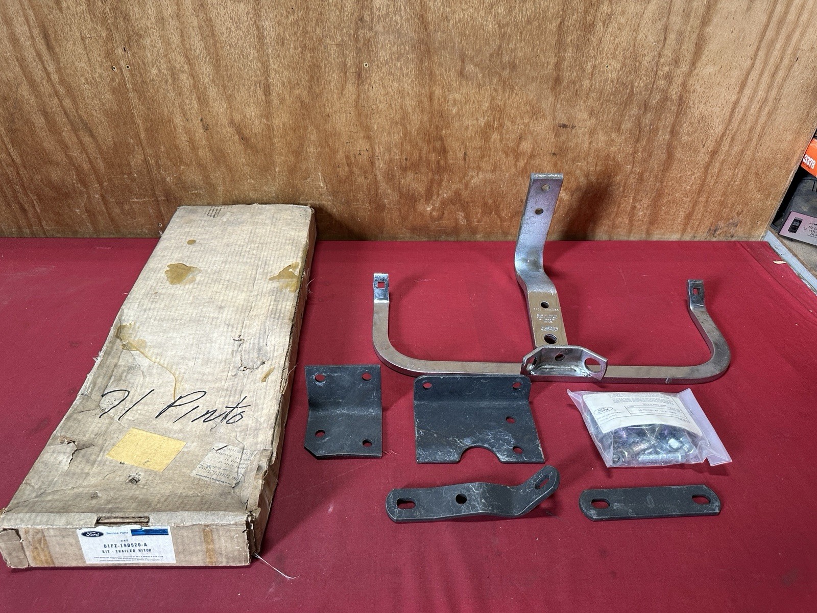 NOS 1971-1972 FORD PINTO TRAILER HITCH KIT D1FZ-19D520-A