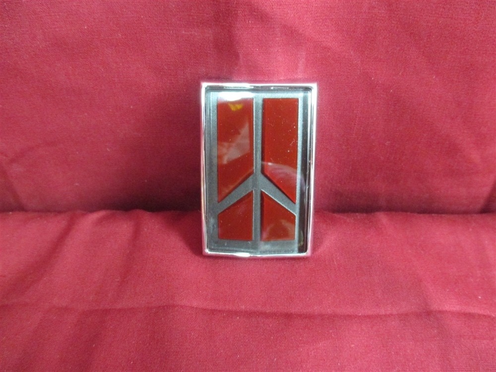 NOS OEM Oldsmobile Calais Rocket Style Grille Emblem 1989 - 1991 22536672