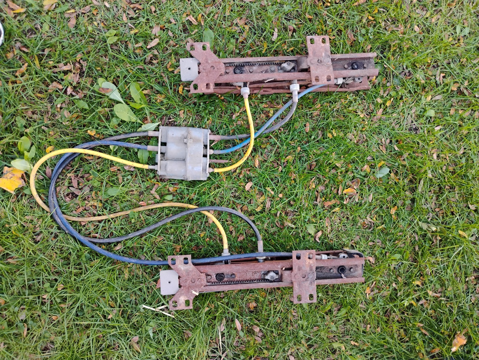 1965-1966 Cadillac Fleetwood DeVille Bench Seat Transmission Motor Tracks Cables