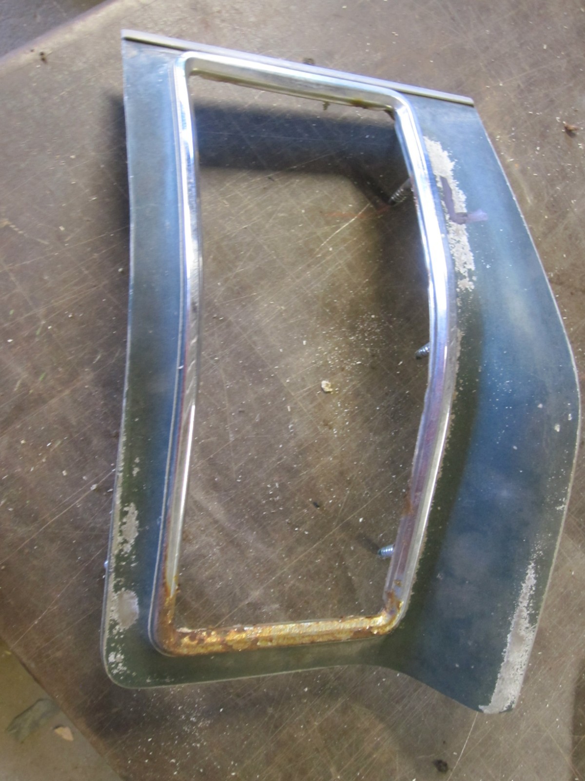 75 PONTIAC GRAND LEMANS LEFT DRIVERS TAILLIGHT MOUNT HOUSING TRIM OEM