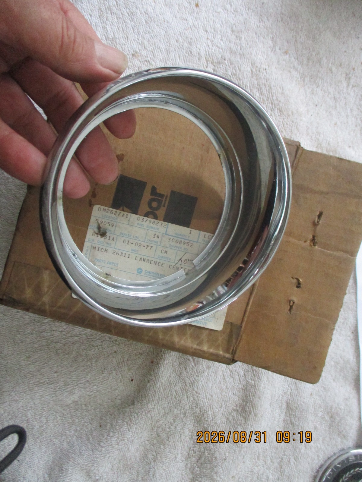 NOS 1975-1977 CHRYSLER CORDOBA RIGHT/LEFT PARKING LAMP BEZEL-PART NO. 3798232