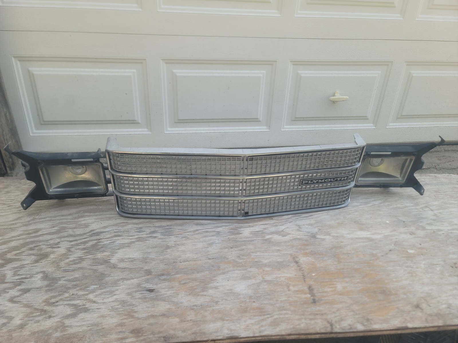 1976 Plymouth Volare NOS Mopar Grille 