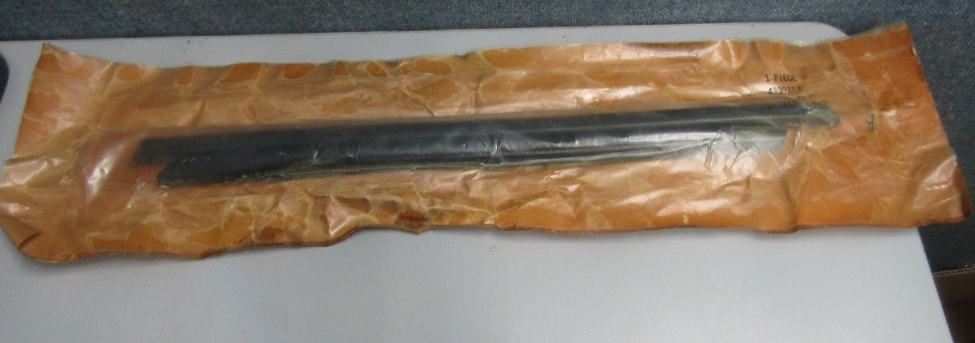 1984-86 Mopar Dodge Conquest dodge trim right side body part # 4339113 sealed