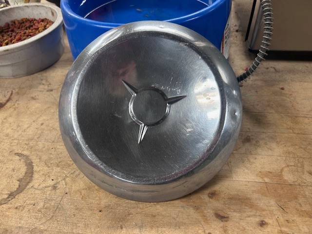 1955 STUDEBAKER SPEEDSTER WIRE HUB CAP CENTER PIECE CHROME OEM ORIGINAL