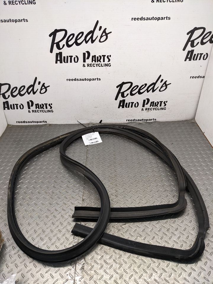 2003-2006 Chevrolet SSR Rear Trunk/Bed Storage Compartment Weather Strip 1203415