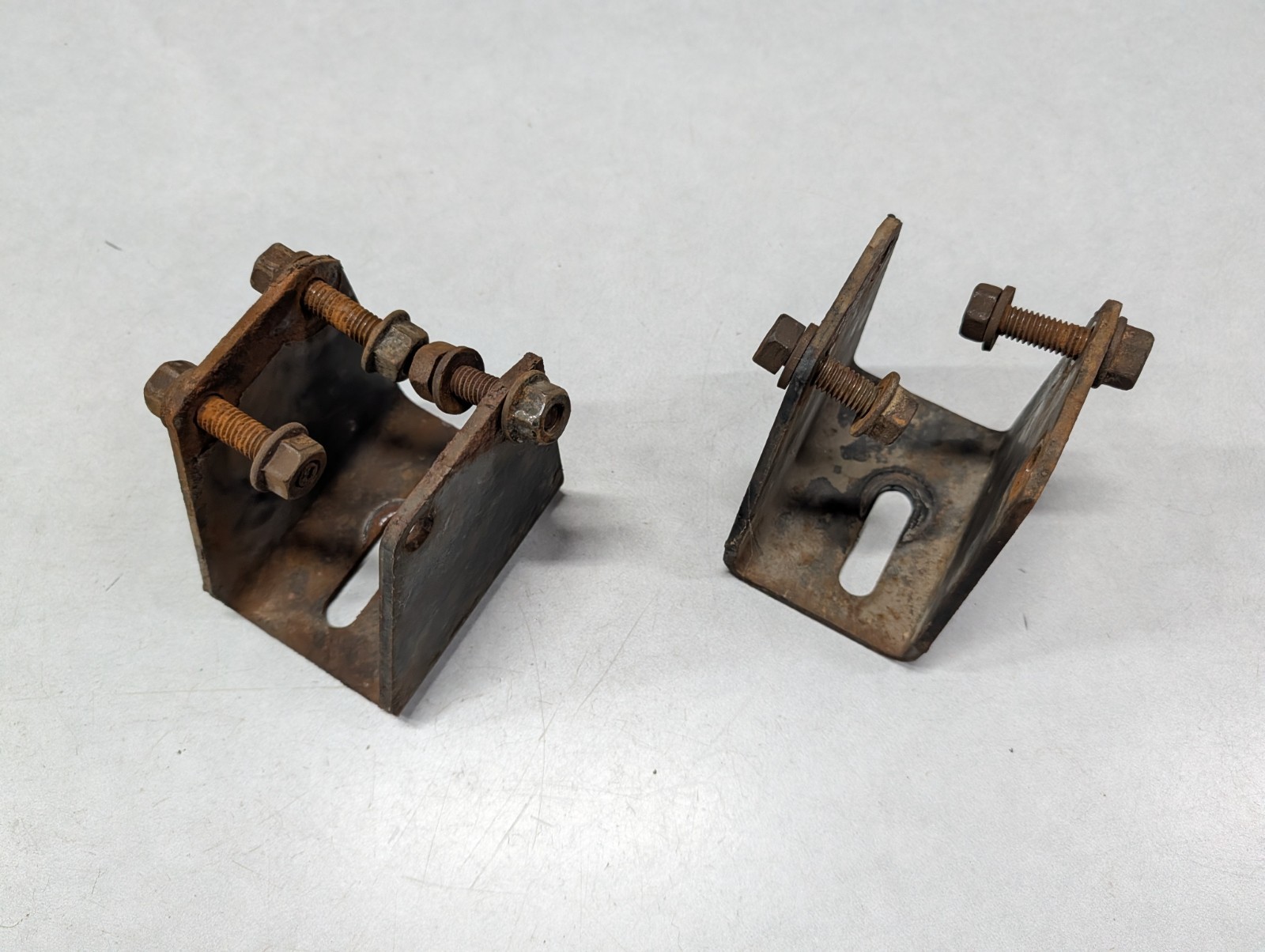 1987 1989 93 DODGE RAMCHARGER TRUCK D150 318 ENGINE MOUNT MOUNTS ST W/BOLTS 5.2