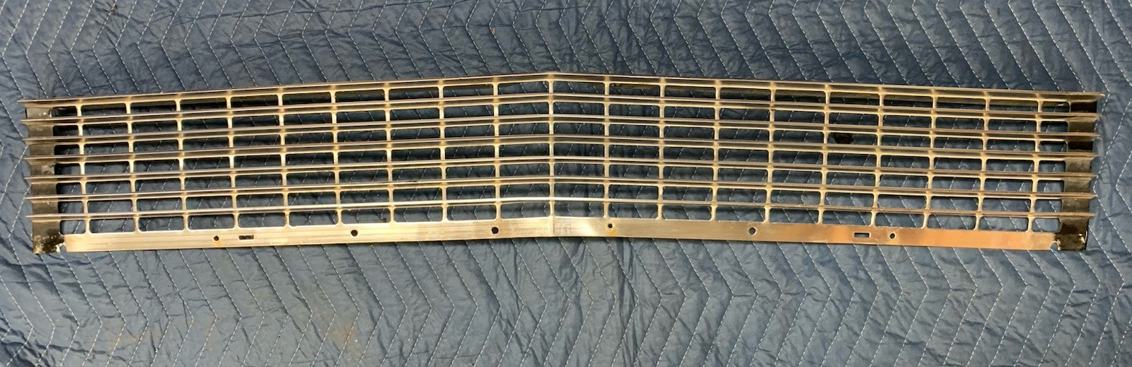 1968 - 1972 CHEVROLET NOVA GRILLE GM  3949721 69 70 71