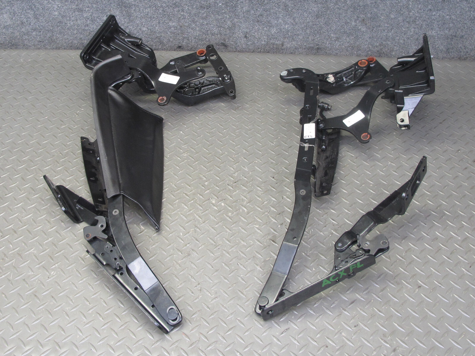 2004-2009 CADILLAC XLR FRONT LEFT & RIGHT SIDE CONVERTIBLE TOP HINGE BRACKET SET