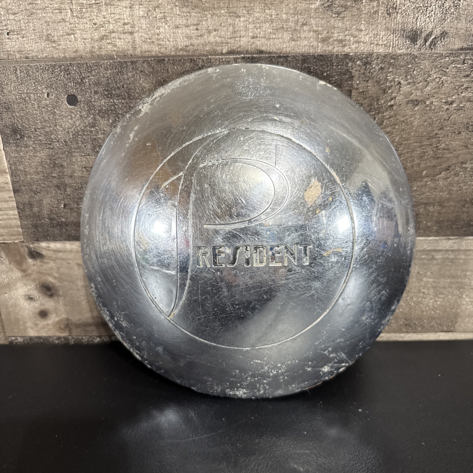VINTAGE PRESIDENT HUBCAP - STUDEBAKER PRESIDENT CAR HUBCAP