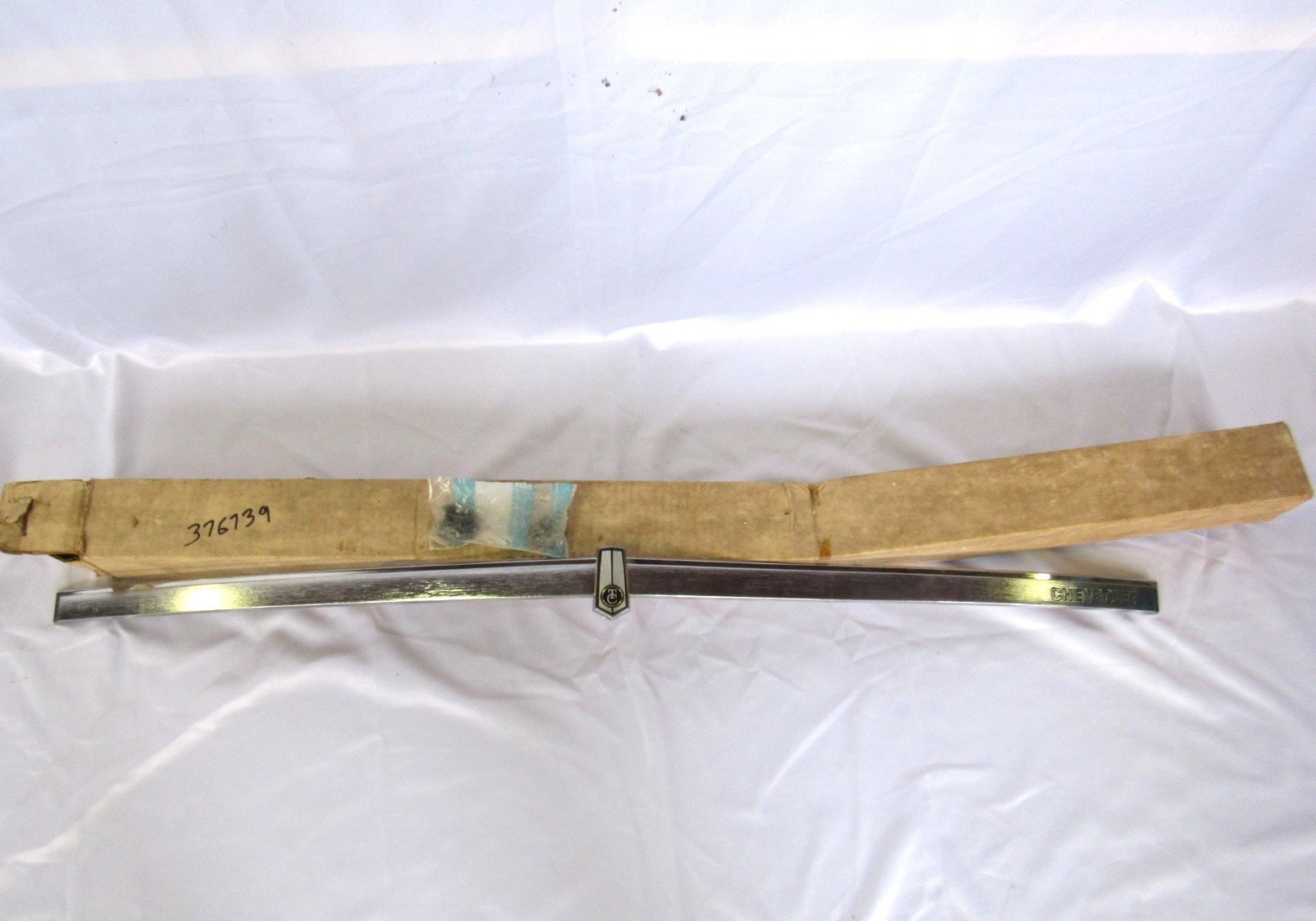 NOS 1976-77 Chevy Monza Town Coupe Front Grille Header Panel Molding GM 376739