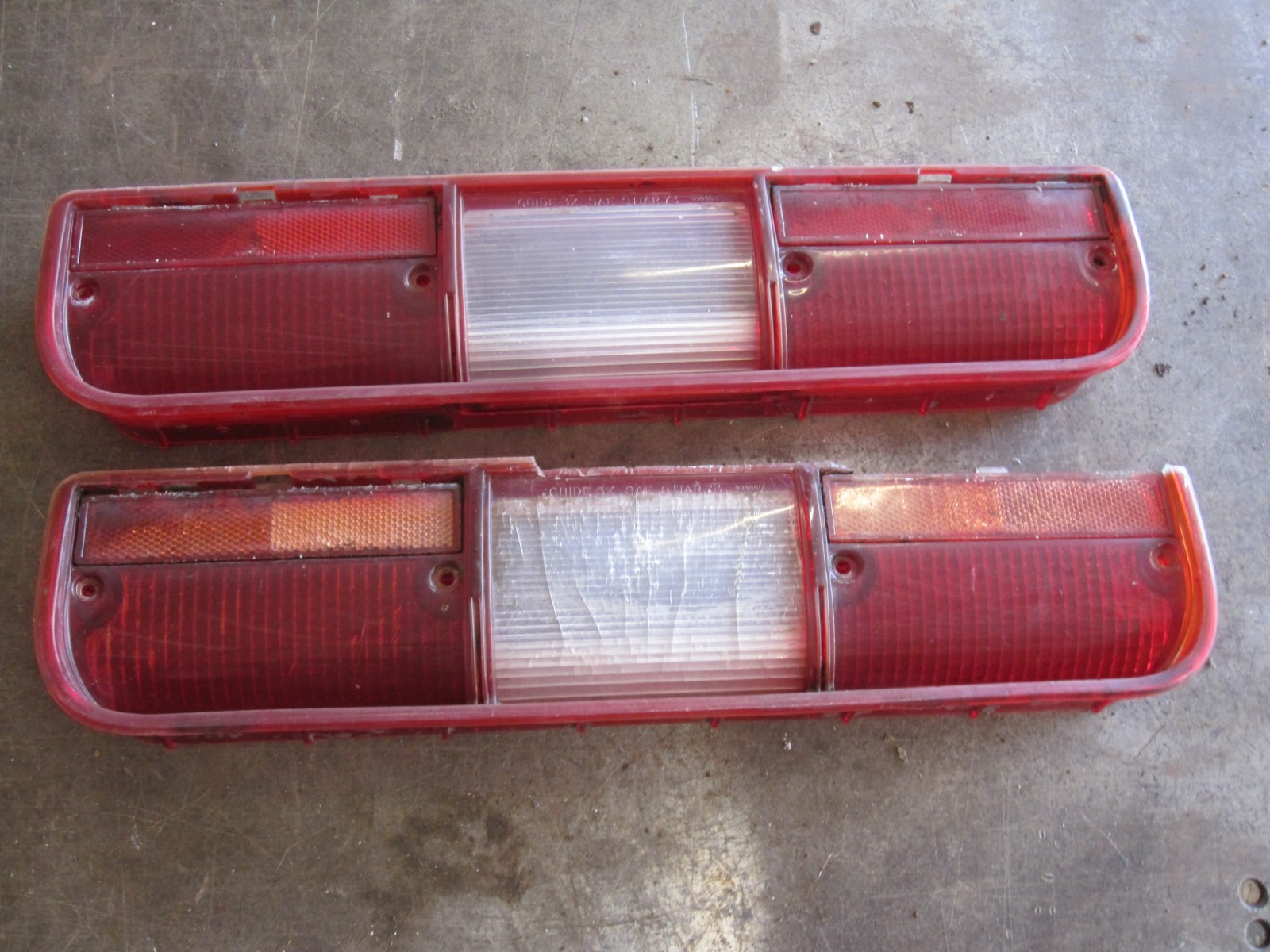 73 74 OLDSMOBILE OMEGA TAILLIGHT LENSES W/ MOUNT SCREWS OEM