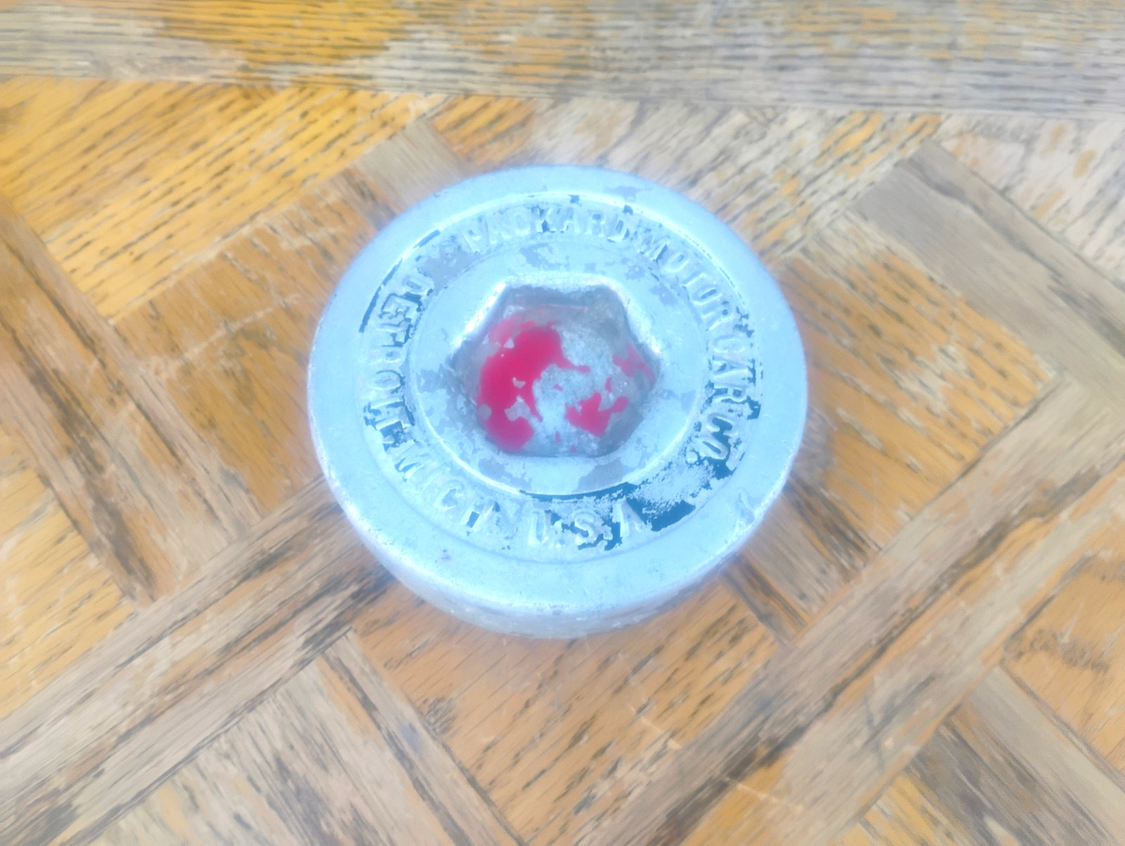 VINTAGE PACKARD THREADED CENTER GREASE HUB CAP