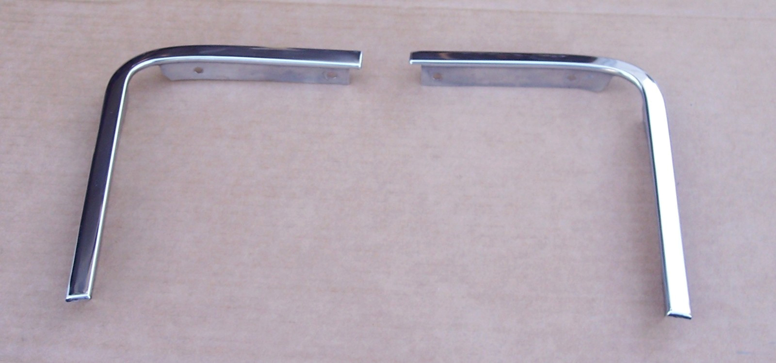 68 69 BUICK SKYLARK GRAN SPORT GS 400 FENDER FRONT TRIM MOLDINGS 1968 1969