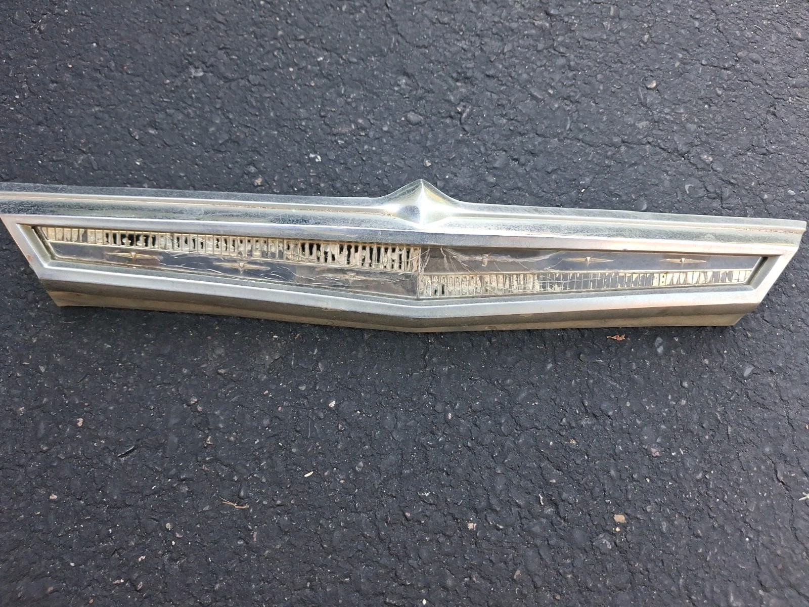 Center Hood Emblem for 1961 Mercury Meteor 800  OEM 