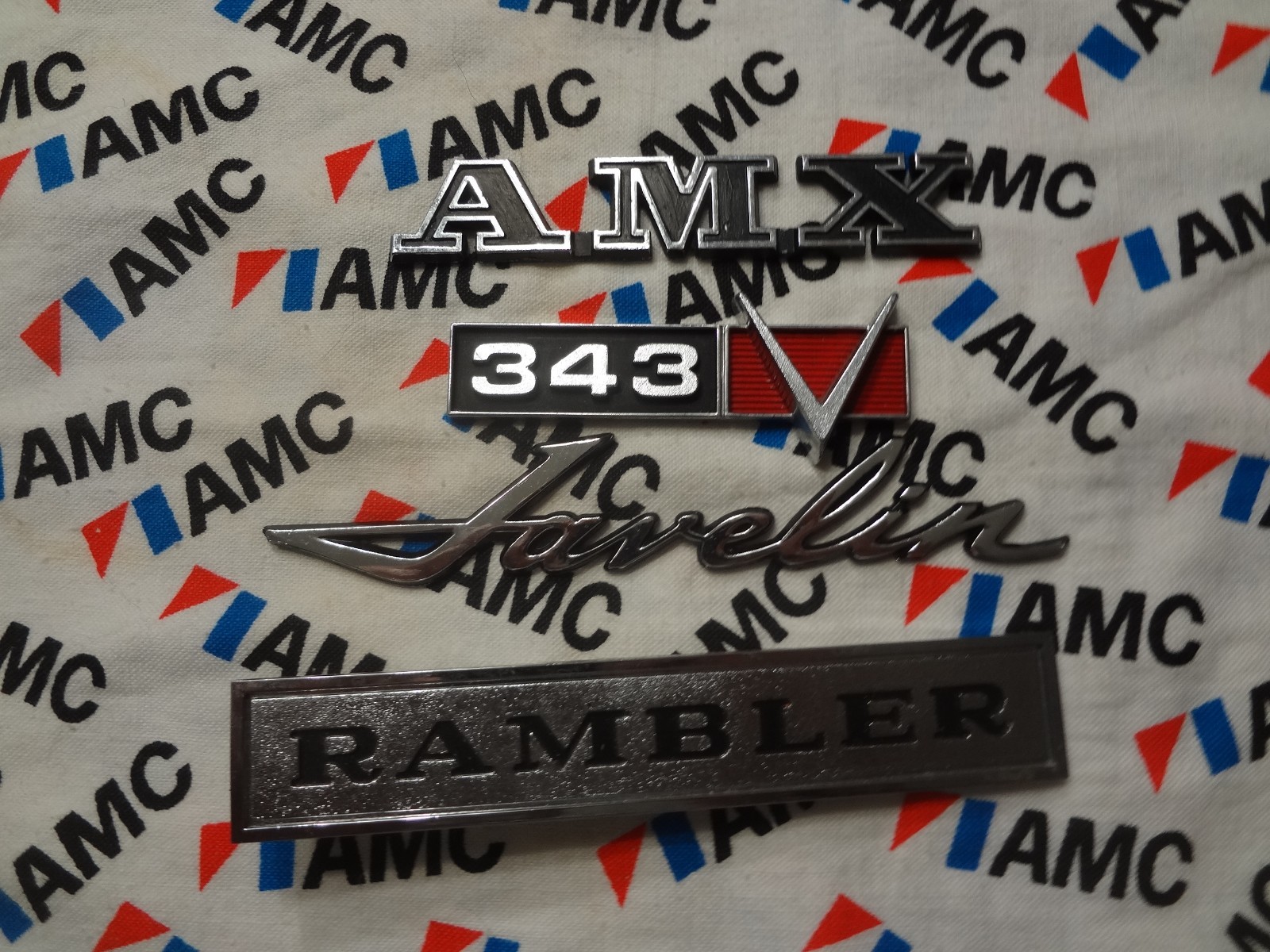 NOS ORIGINAL AMC AMERICAN MOTORS AMX JAVELIN RAMBLER EMBLEMS NO PEGS