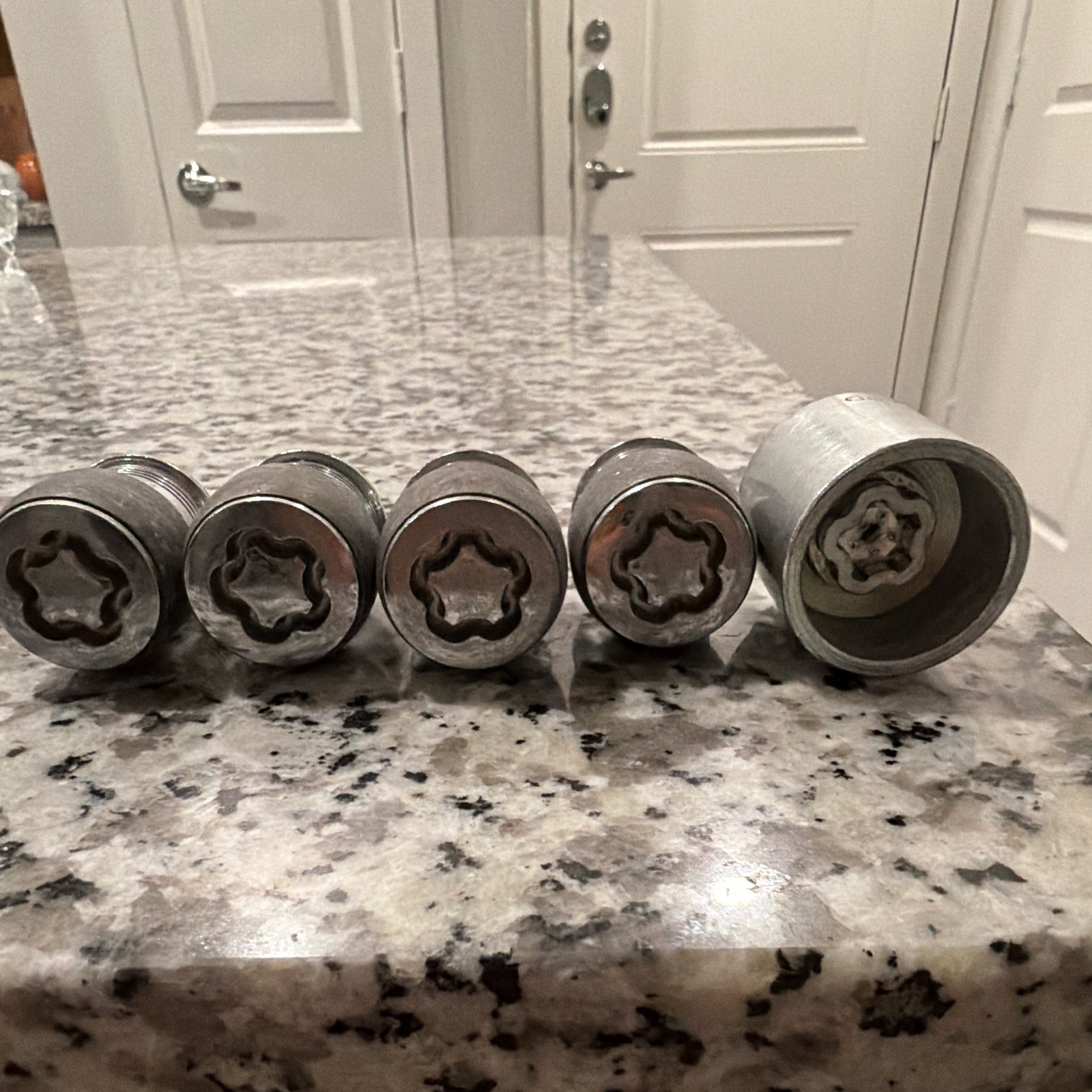 Dodge Charger Dodge Challenger Cheysler 300 Wheel Lock Kit