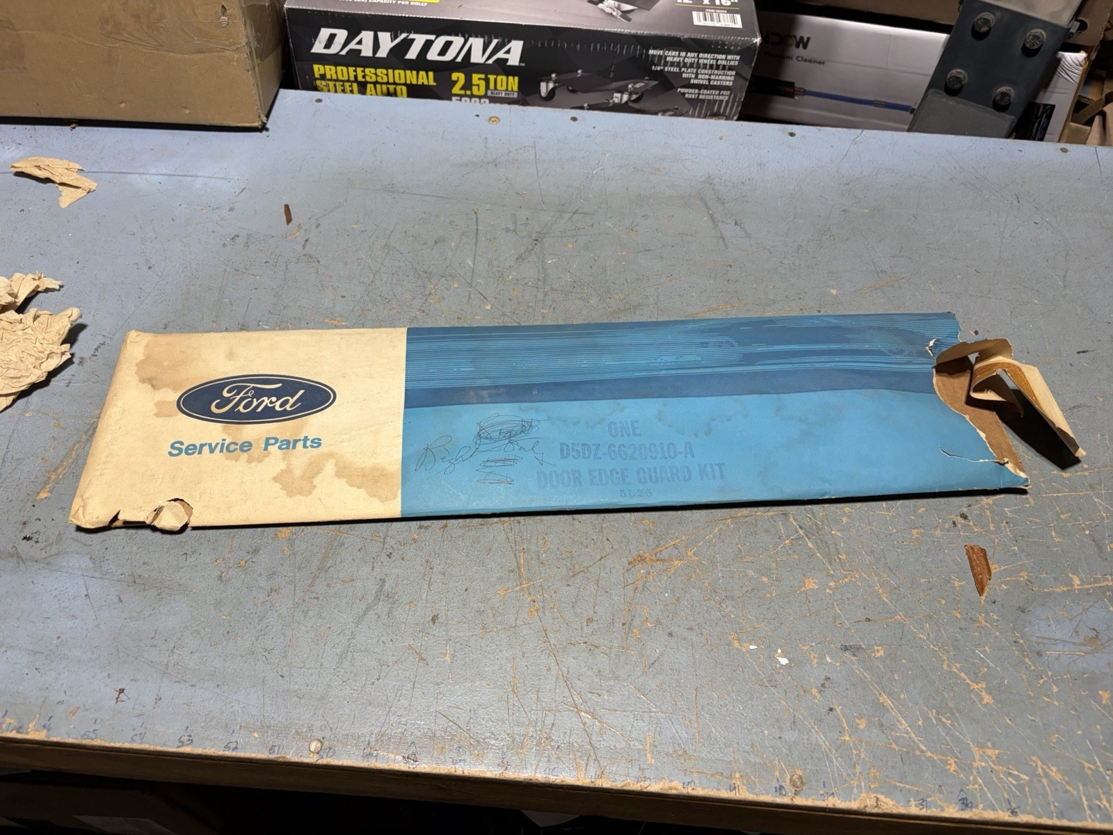 75 76 77 78 79 80 GRANADA NOS OEM FORD D5DZ-6620910-A SINGLE DOOR EDGE GUARD