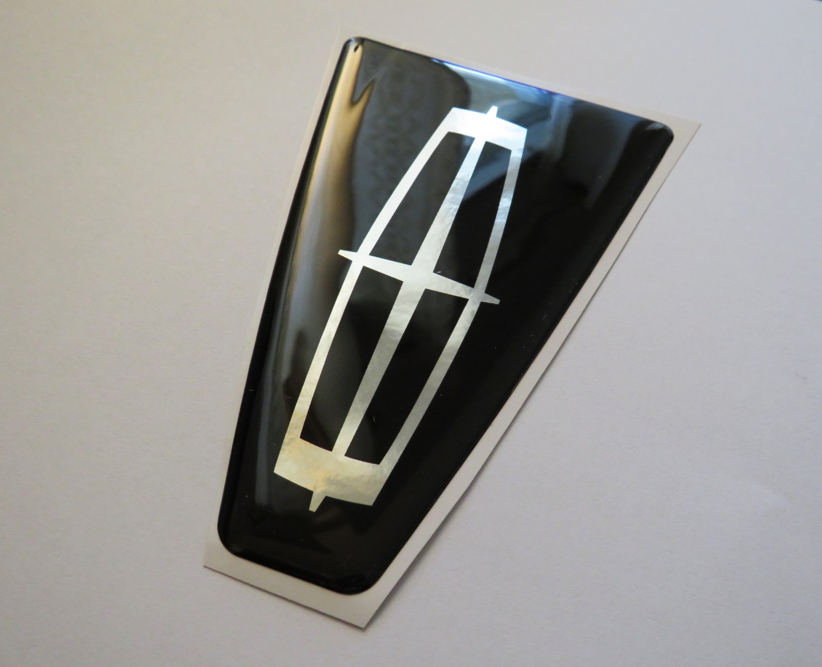 New 2003-2004-2005 Lincoln Aviator Liftgate Emblem-Badge Restorer