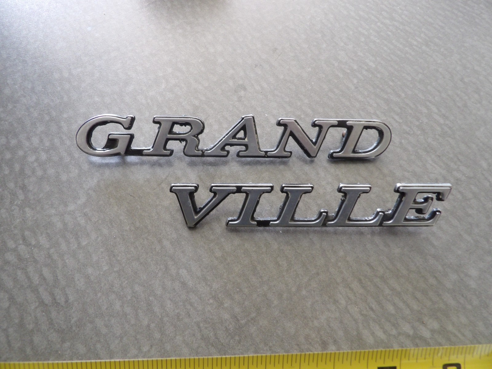 PONTIAC 1971 72 GRANDVILLE FENDER EMBLEM?