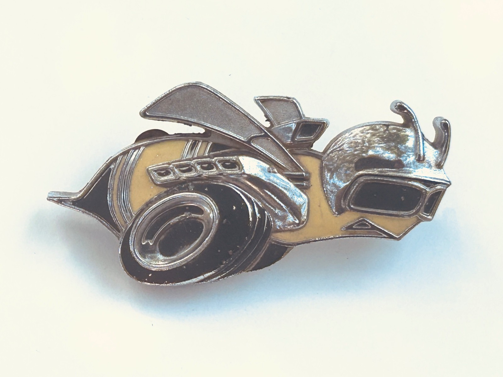 1970 DODGE SUPER BEE EMBLEM -- GENUINE ORIGINAL  -- # 2998 065 - 31025