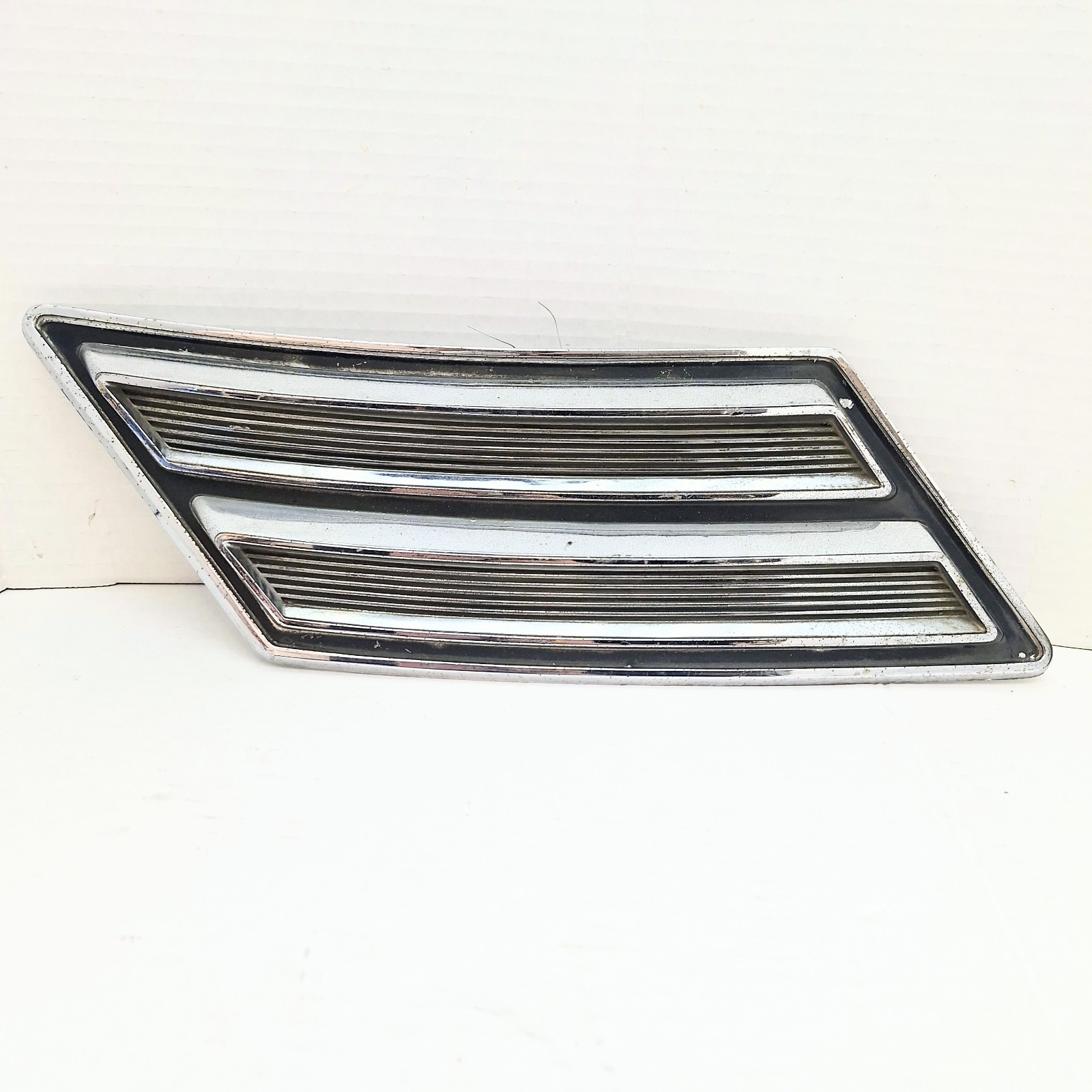 1967 Buick Skylark GS Special Sport Wagon Fender Louver Vent Trim Molding RH OEM