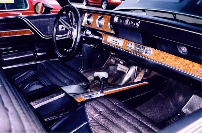 '70 442 W-30 Interior Shot
